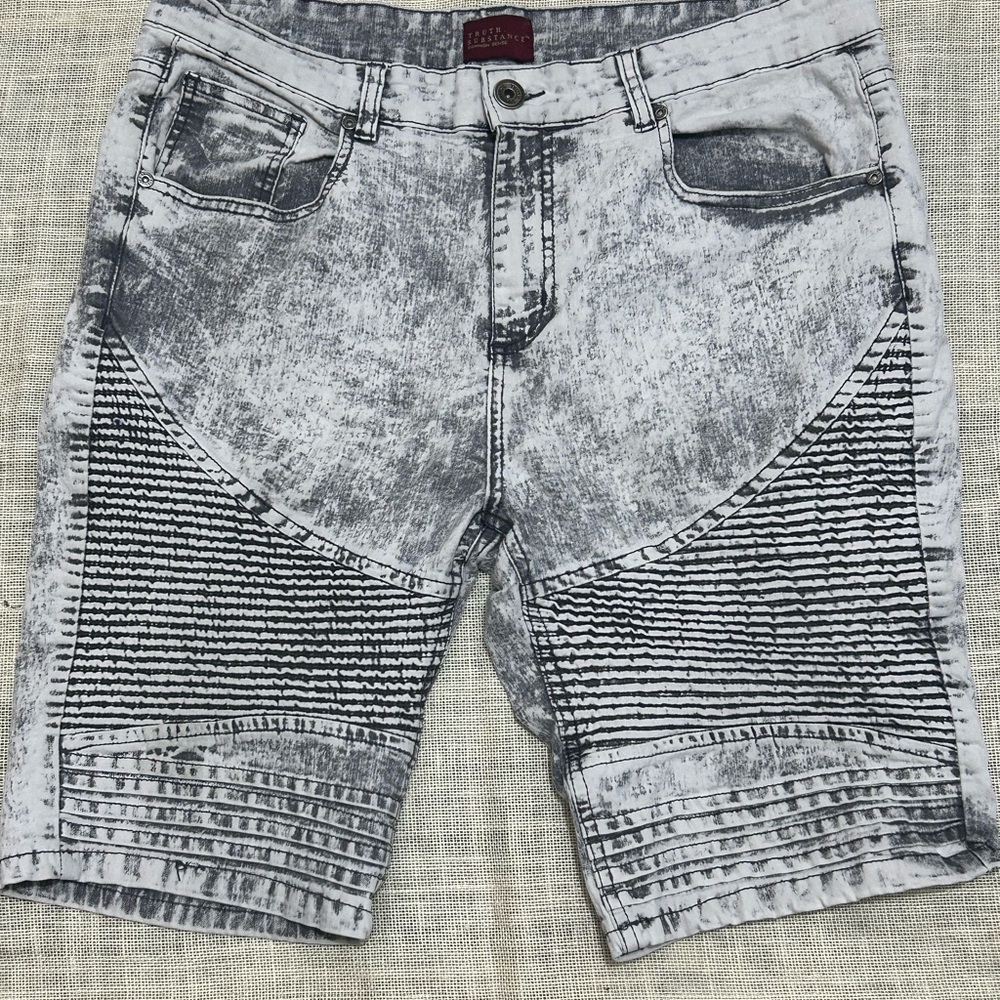 Truth Substance Common Sense
Mens Black Acid Wash Slim Denim
Shorts Size 36